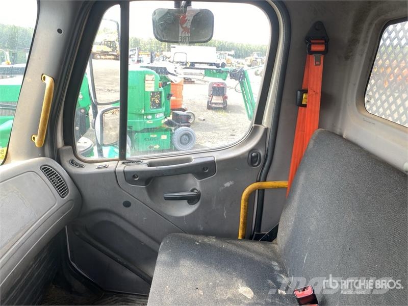 Freightliner M2 106 Caminhões de mesa/dropside