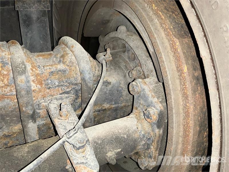 Freightliner M2 106 Sunkvežimiai su dengtu kėbulu