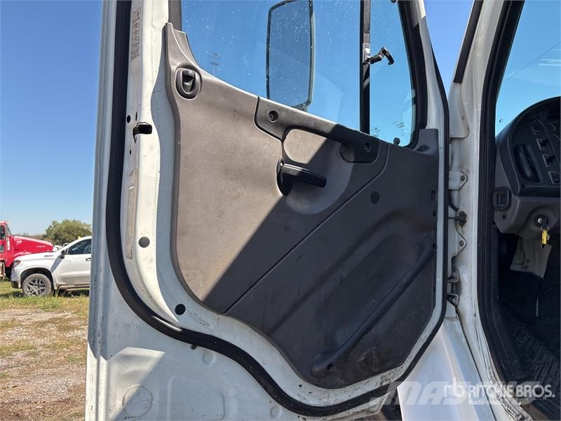 Freightliner M2 106 Camiones aspiradores/combi