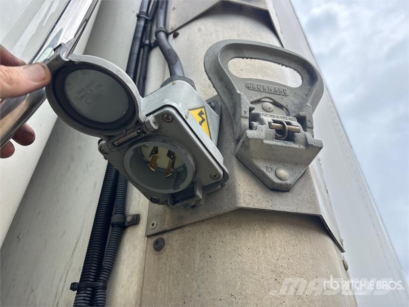 Freightliner M2 106 Грузовики-Рефрижераторы