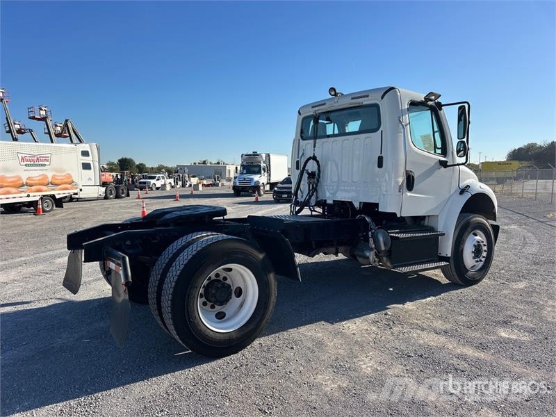 Freightliner M2 106 Vilcēji