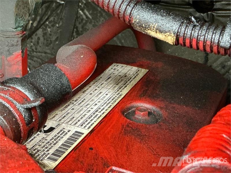 Freightliner M2 106 Sunkvežimiai su dengtu kėbulu