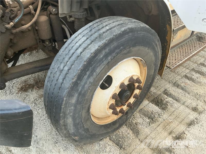 Freightliner M2 106 Flatbed / Dropside trucks