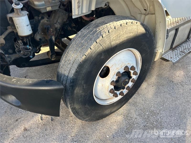 Freightliner M2 106 كابينة والداخلية