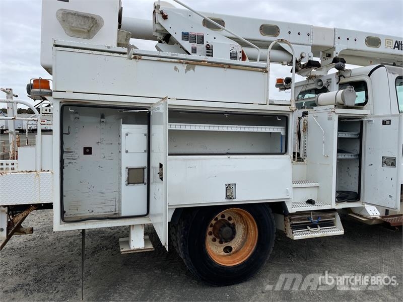 Freightliner M2 106 Plataformas sobre camión