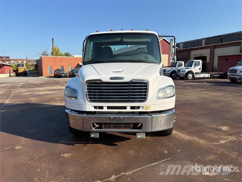 Freightliner M2 106 Camiones portacoches