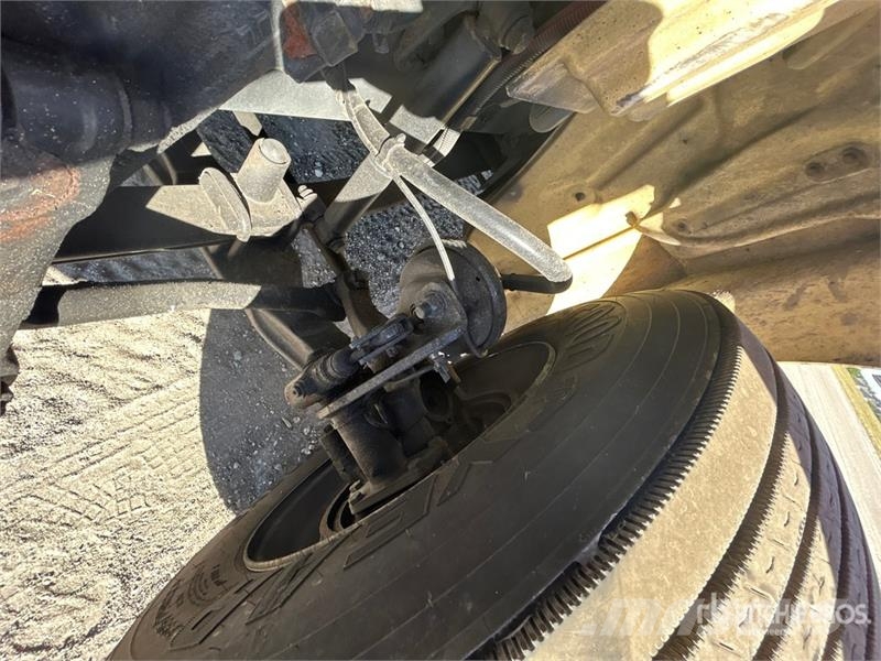 Freightliner M2 106 Camiones caja cerrada