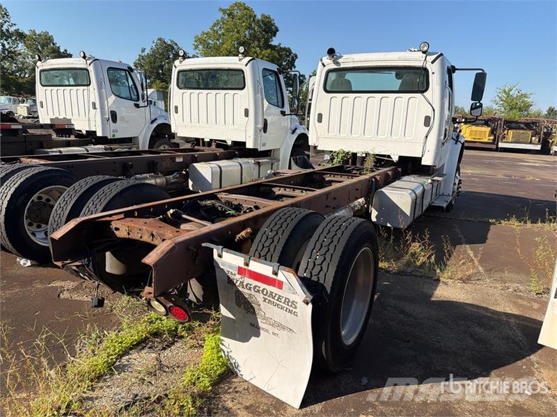 Freightliner M2 106 Camiones portacoches