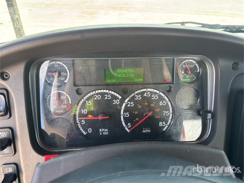 Freightliner M2 106 Pacēlāji uz automašīnas bāzes