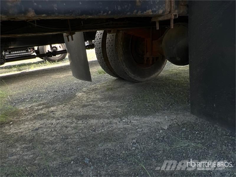 Freightliner M2 106 Camiones con caja de remolque