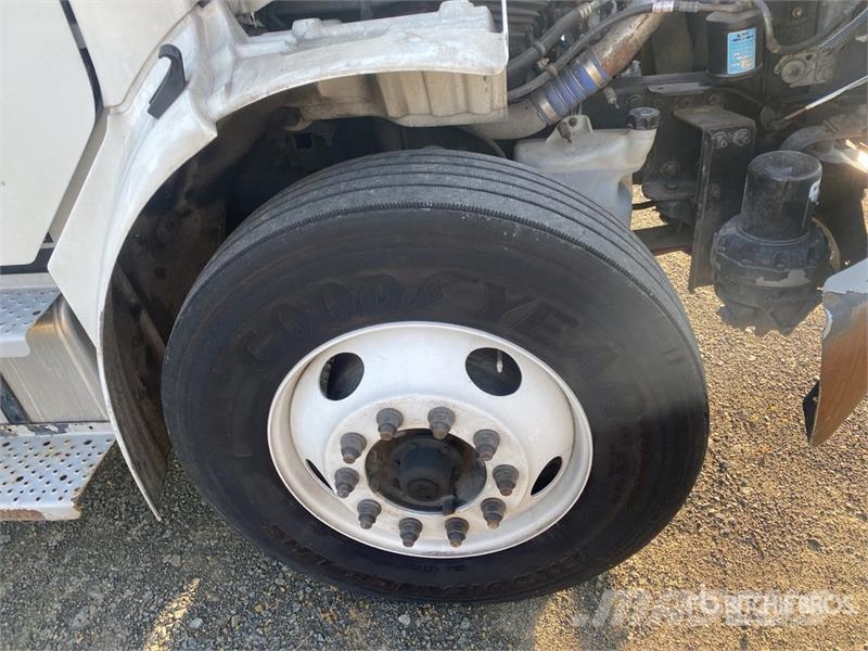 Freightliner M2 106 Autocamioane