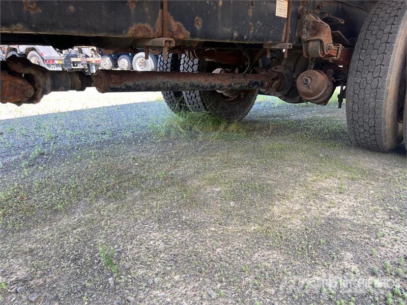 Freightliner M2 106 Camiones con caja de remolque
