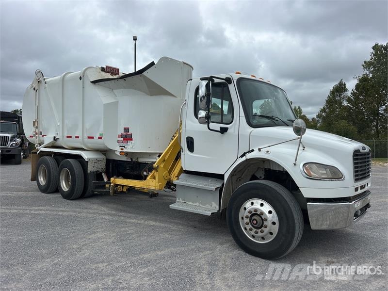 Freightliner M2 106 Camion poubelle