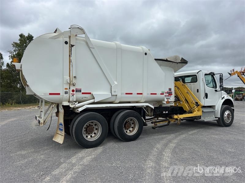 Freightliner M2 106 Camion poubelle