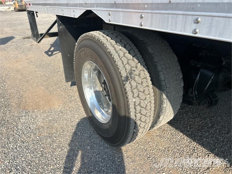 Freightliner M2 106 Camion cassonati