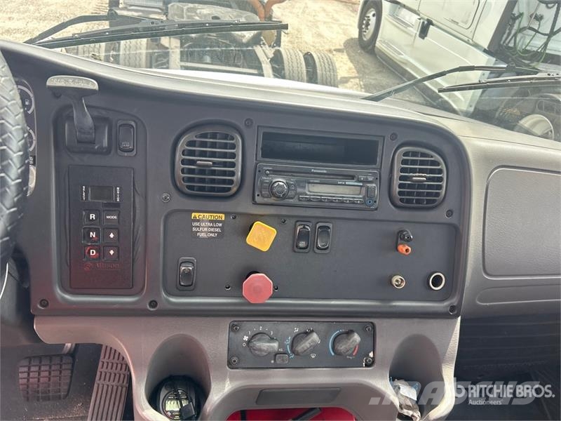 Freightliner M2 106 Sattelzugmaschinen