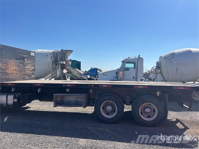 Freightliner M2 106 Бордови