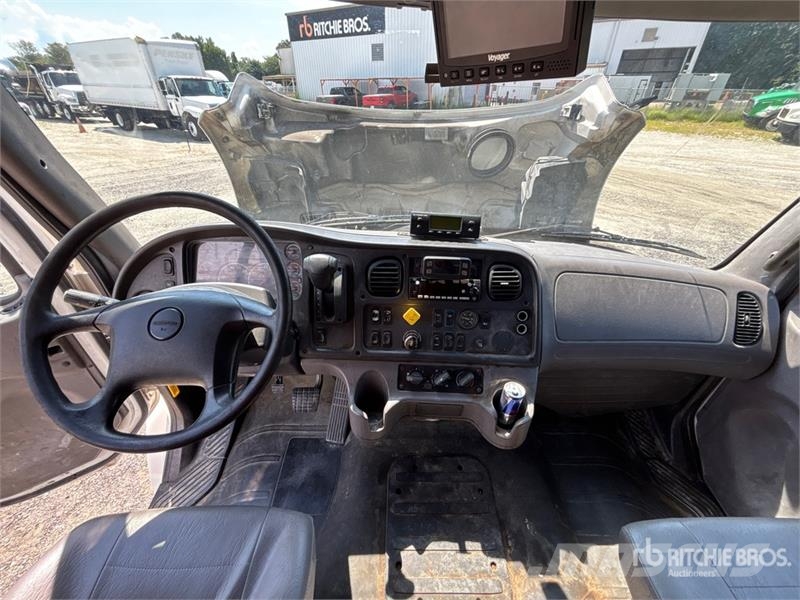 Freightliner M2 106 Isotermos y frigoríficos