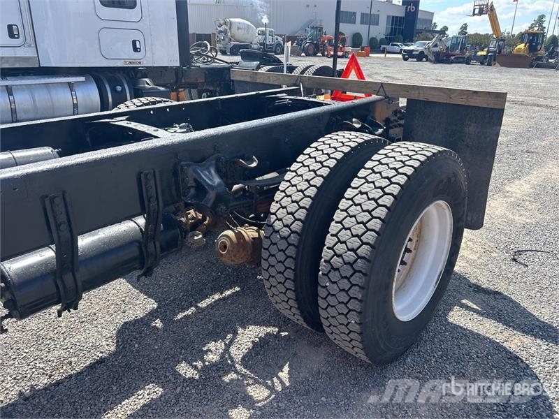 Freightliner M2 106 駕駛室與內部