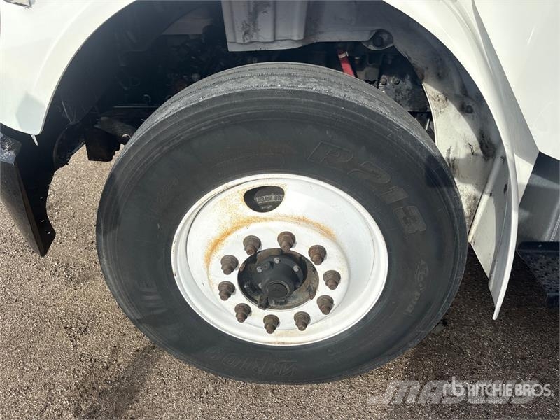 Freightliner M2 106 Dobozos teherautók