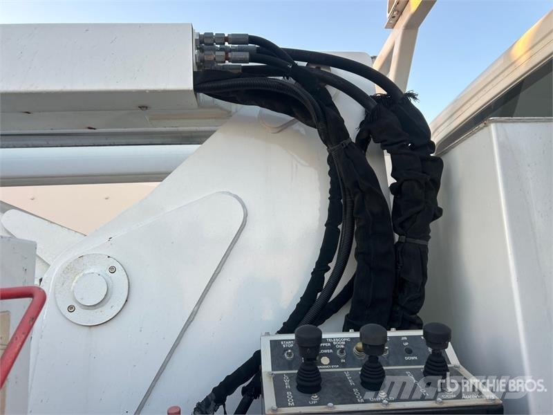 Freightliner M2 106 Pacēlāji uz automašīnas bāzes