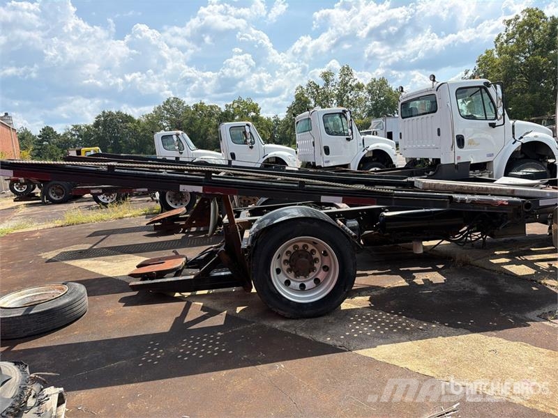 Freightliner M2 106 Autotransporteri