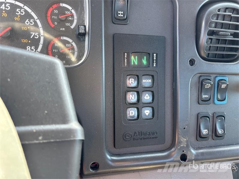 Freightliner M2 106 Kabine i unutrašnjost