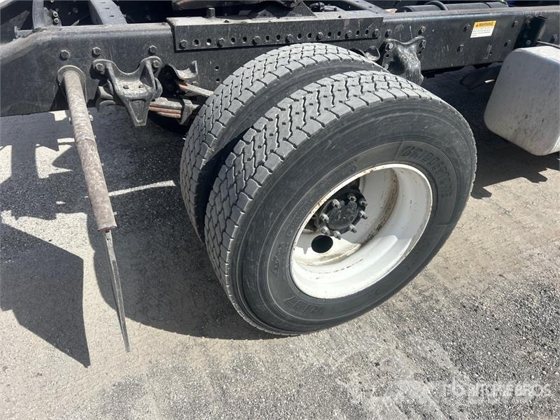 Freightliner M2 106 Тягачі