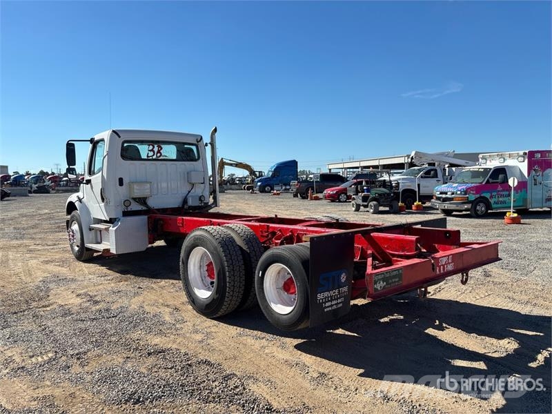Freightliner M2 106 Kabine i unutrašnjost