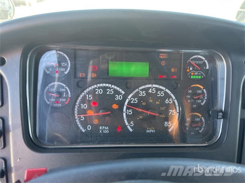 Freightliner M2 106 Бордови