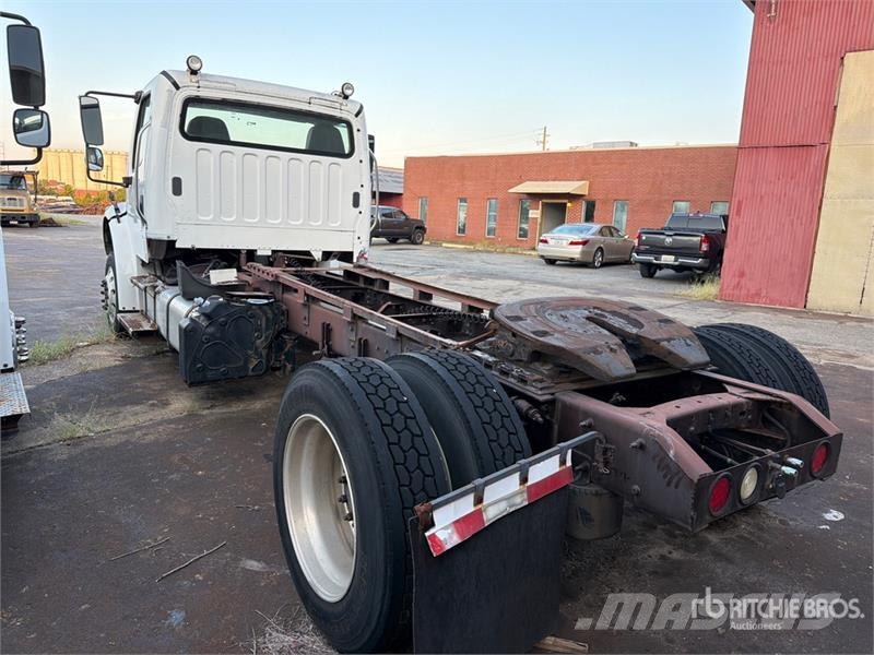 Freightliner M2 106 Camiones portacoches