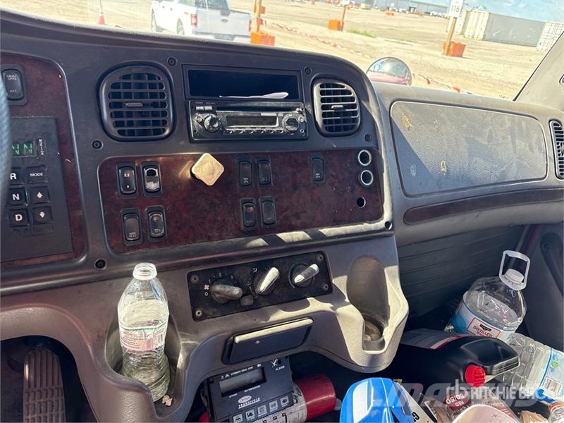 Freightliner M2 106 Temperature controlled trucks