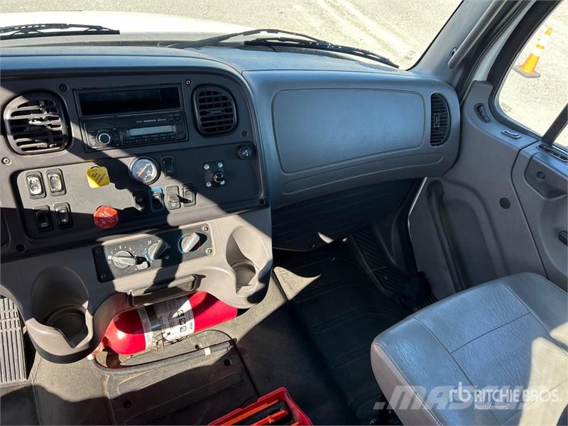 Freightliner M2 106 Tracteur routier
