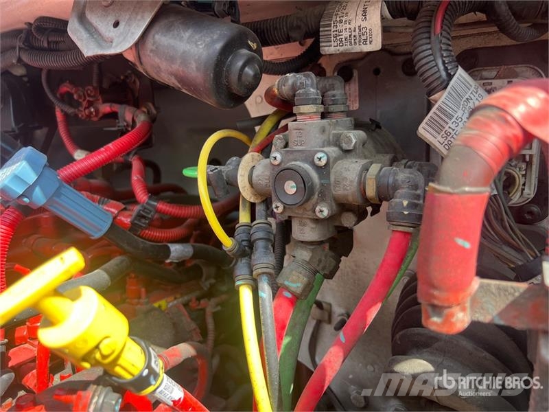 Freightliner M2 106 Cabine e interni