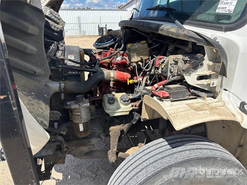 Freightliner M2 106 Pacēlāji uz automašīnas bāzes