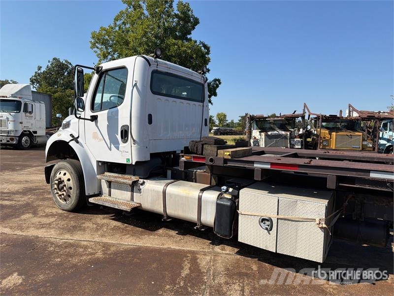 Freightliner M2 106 Camiones portacoches