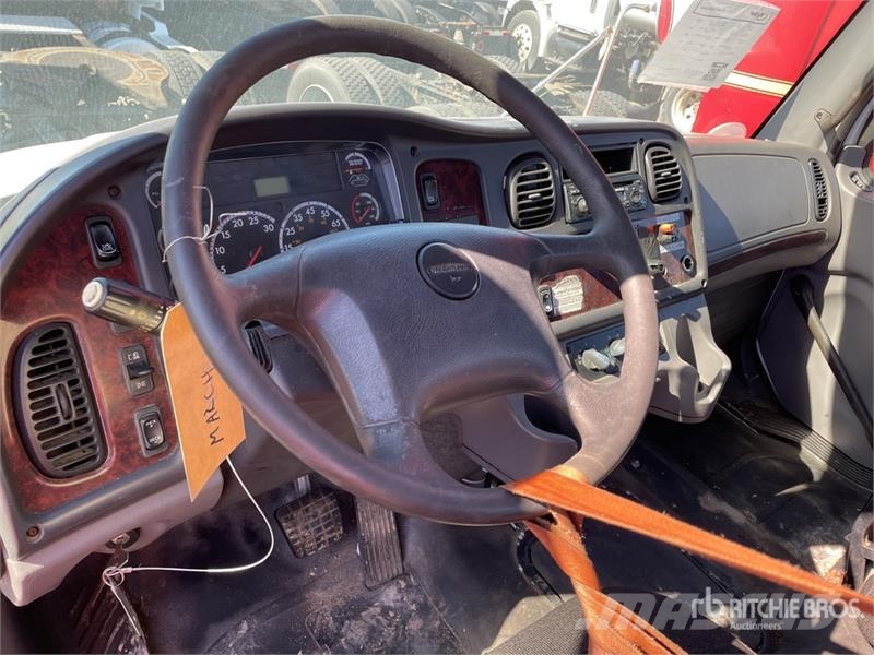Freightliner M2 106 Cabins and interior