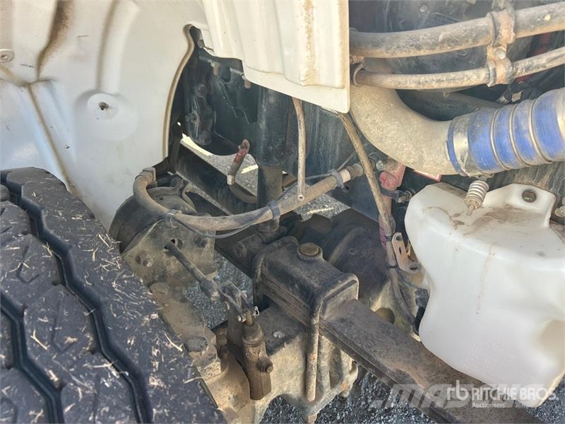 Freightliner M2 106 卡車裝載高空作業車