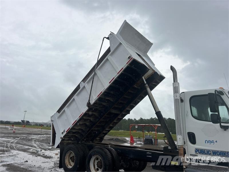 Freightliner M2 106 Camiones bañeras basculantes o volquetes