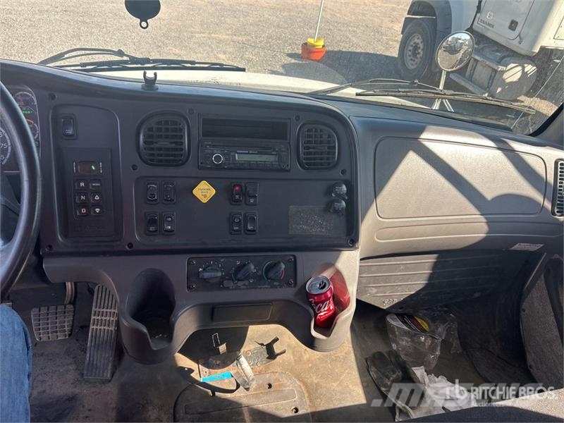 Freightliner M2 106 Бордови
