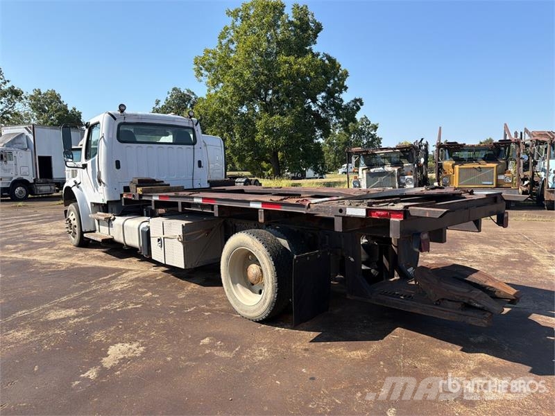 Freightliner M2 106 Camiones portacoches