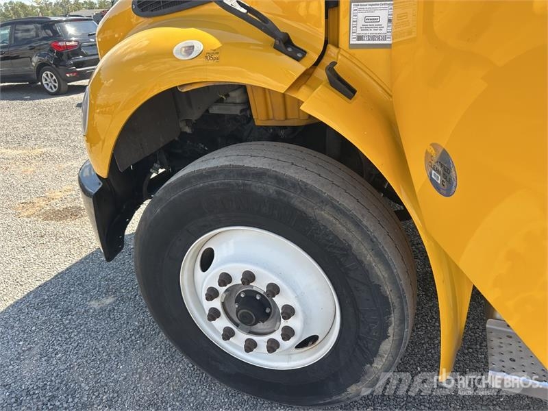 Freightliner M2 106 Sanduk kamioni