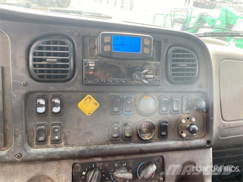 Freightliner M2 106 Caminhões de mesa/dropside