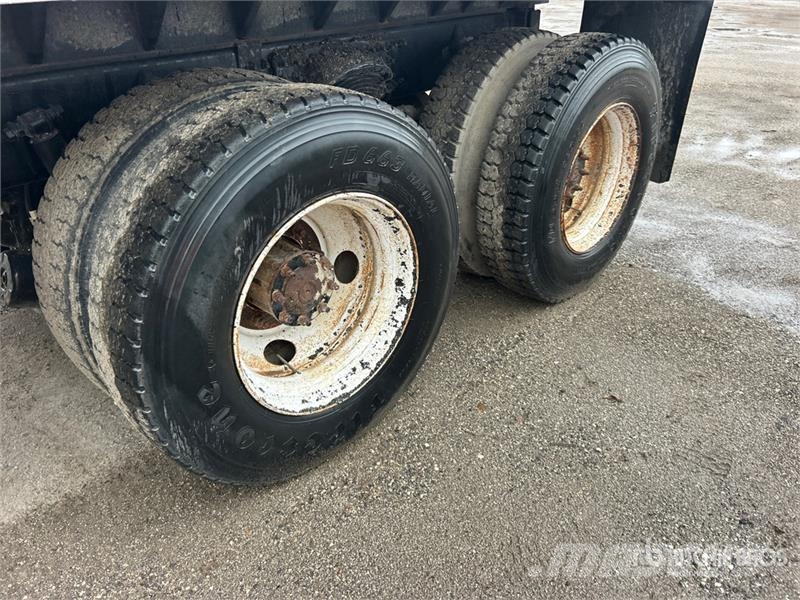 Freightliner M2 106 Camiones bañeras basculantes o volquetes