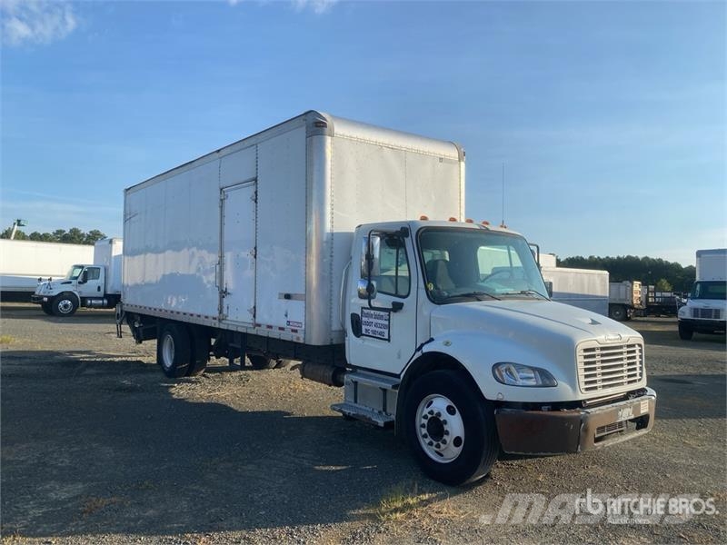 Freightliner M2 106 貨箱式卡車