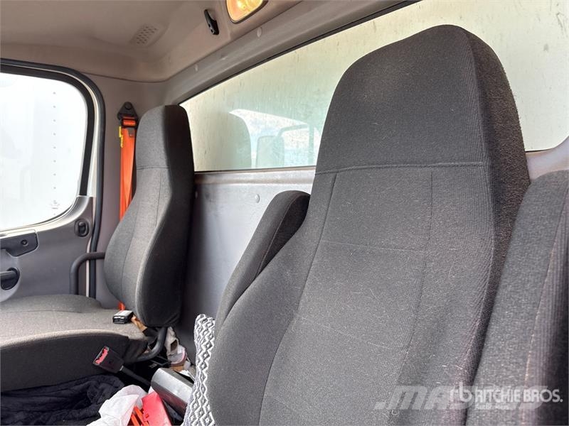 Freightliner M2 106 Kravas automašīnas - refrižeratori