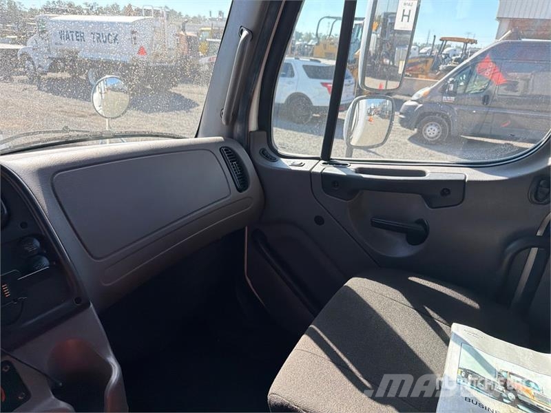 Freightliner M2 106 Isotermos y frigoríficos