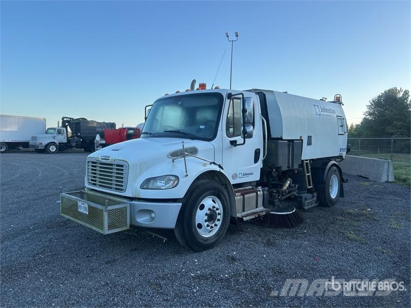 Freightliner M2 106 街路清掃車