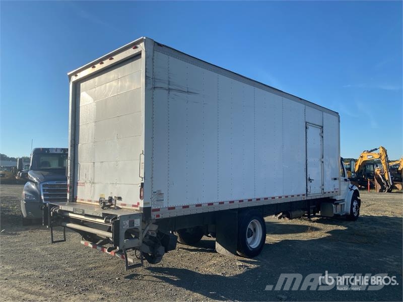 Freightliner M2 106 شاحنات ذات هيكل صندوقي