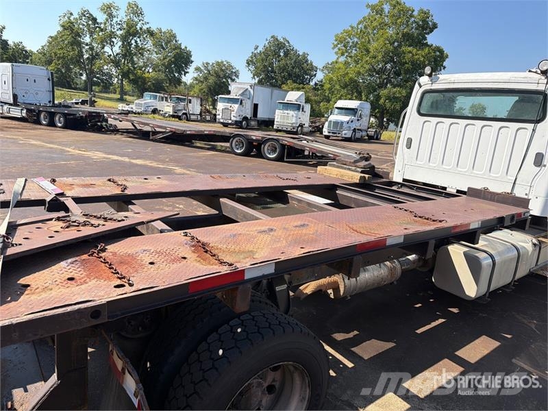 Freightliner M2 106 Camiones portacoches